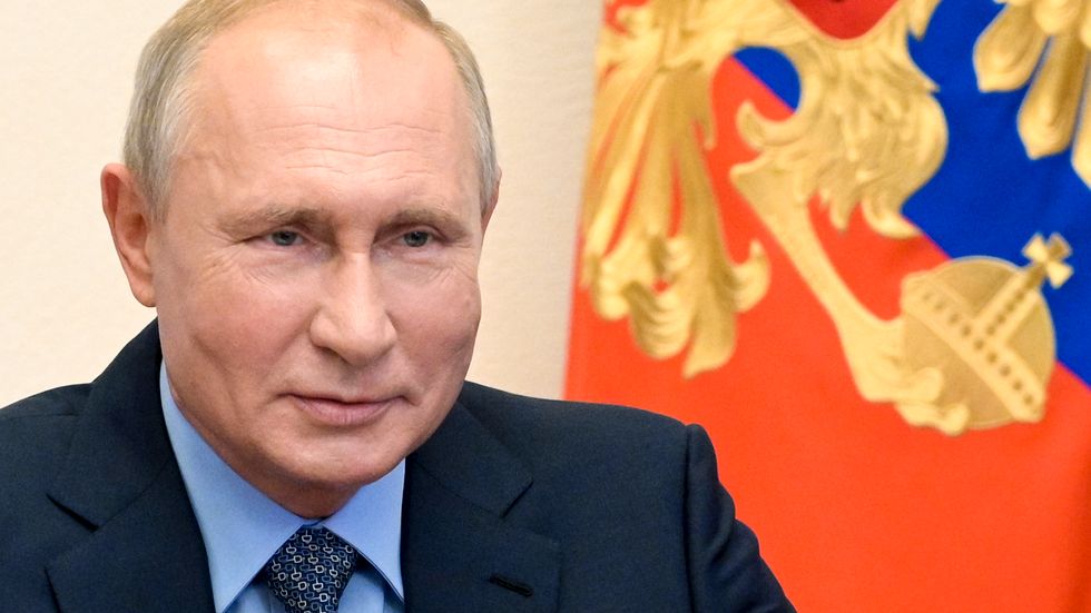 Ryssland och president Vladimir Putin kan ha mycket att vinna på en seger för Donald Trump i USA:s presidentval, enligt statsvetaren Ian Higham.