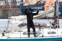 Juan Manuel Ballestero på sin båt Skua i Mar del Plata efter att ha seglat över Atlanten från Portugal sedan den 24 mars.