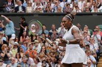 Serena Williams är klar för semifinal i Wimbledon efter att ha slagit ut Alison Riske.