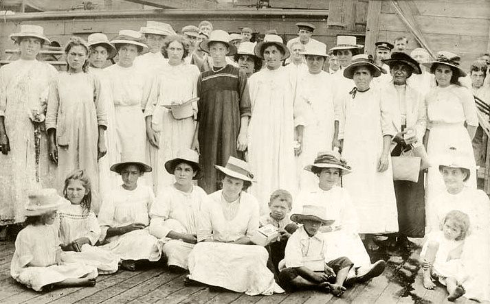 Några av Pitcairns cirka 150 invånare år 1916.