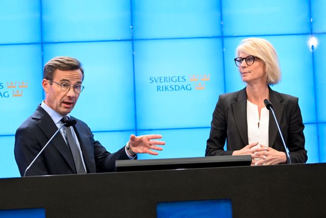 Moderaternas partiledare, Ulf Kristersson, och Moderaternas ekonomiskpolitiska talesperson, Elisabeth Svantesson.