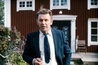 Thorbjörn Fälldin (1926–2016) utanför sitt hem i Ramvik valdagen 1973.