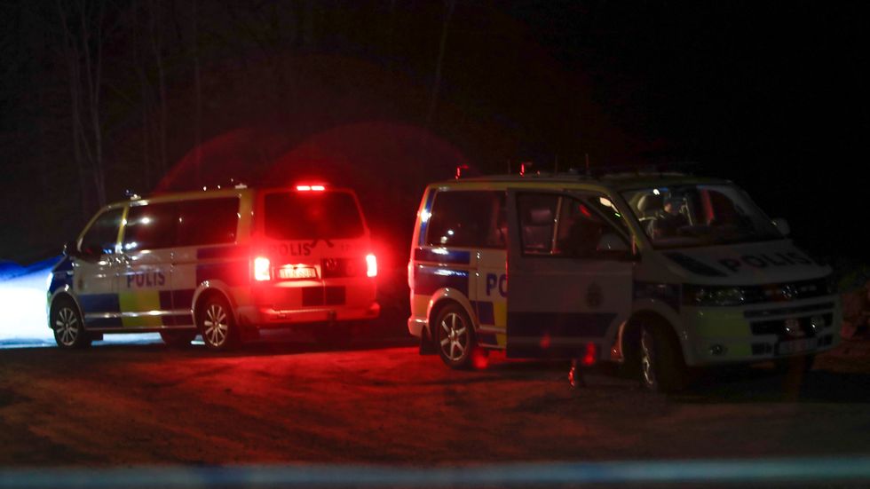 23 mars, Storvreta norr om Uppsala. Tre kroppar upptäcktes i en brinnande bil. En förundersökning om mord är inledd.
