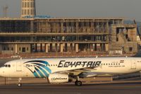 Ett flygplan från Egyptair på Kairos flygplats.