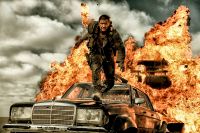 Tom Hardy spelar den galne huvudpersonen i "Mad Max: Fury road" (2015).