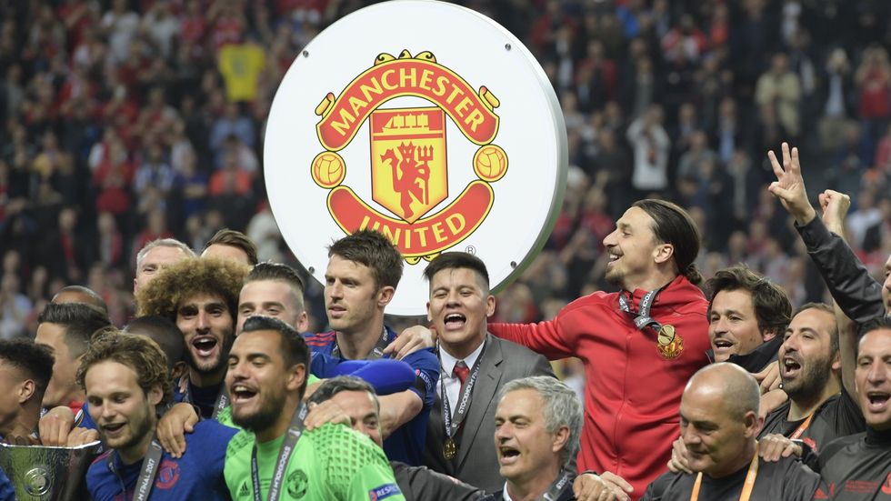 Manchester Uniteds Zlatan Ibrahimovic firar med laget efter segern i Europa League-finalen mellan Ajax och Manchester United på Friends Arena.