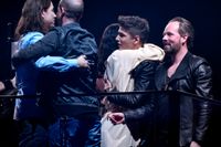 Anton Hagman (Kiss You Goodbye) kramar om Loreen (Statements) efter att han gått vidare till finalen i Friends Arena efter Andra Chansen deltävlingen i Melodifestivalen 2017 i Saab Arena i Linköping på lördagen.