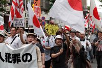Demonstration i Tokyo riktad mot landets koreanska minoritet, maj 2013. 
