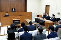Carlos Ghosns försvarare i en domstolssal i Tokyo i tisdags, inför ett förhör om anklagelserna mot Ghosn.