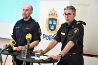 Poliserna Stefan Hector (tv) och Magnus Sjöberg från Noa informerar under en pressträff kring råd och rekommendationer om hur man bör agera om ett terrorattentat skulle ske. Syftet är att höja den generella medvetenheten hos allmänheten kring terrorism.