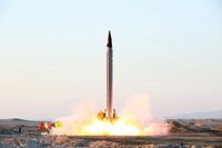En ny iransk långdistansmissil avfyras under ett test den 11 oktober.