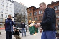 Danska högerextremisten Rasmus Paludan brände en koran även på Norra Bantorget i Stockholm på söndagen.