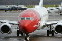Ett av Norwegians Boeing 737-800 taxar in i Malmö. Flygbolaget har fullbokat på många av långflygningarna under julen.