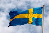 Mellan den 1 mars och 31 oktober får den svenska flaggan hissas klockan 08.00. Arkivbild.