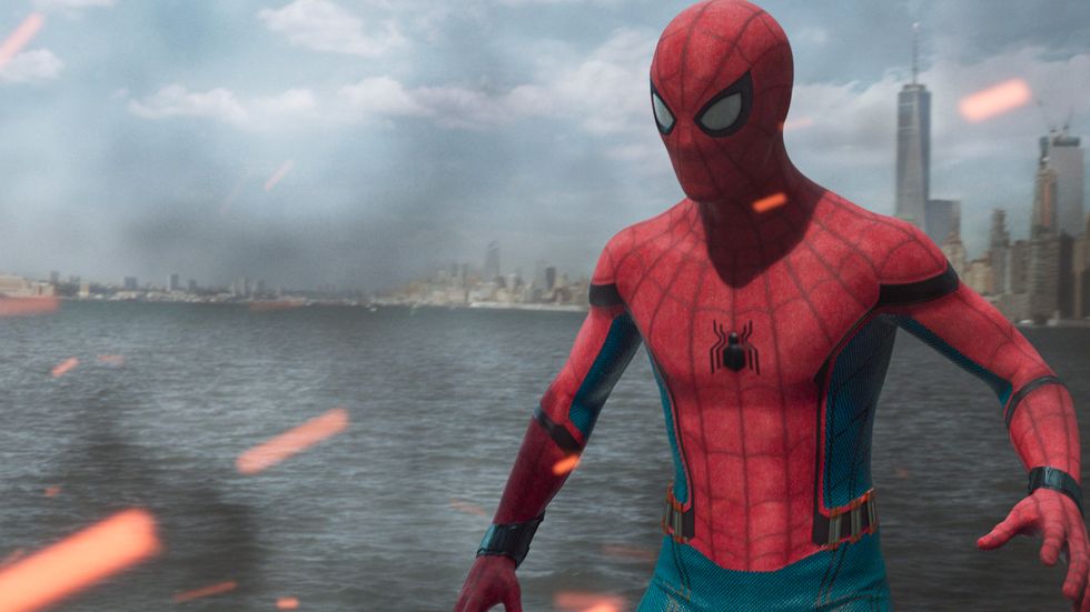 Nya Spider-man-filmen är något annat än bara ännu ett esoteriskt actionäventyr där snarlika, färgglada hjältar slåss i timmar utan att ta skada.