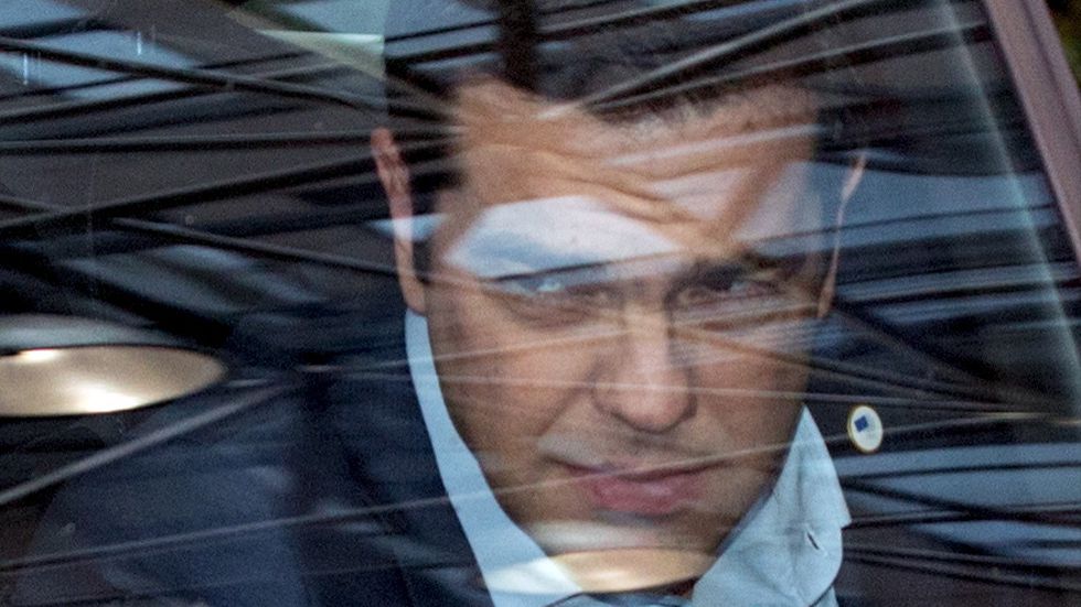 Alexis Tsipras anländer till mötet natten till i dag.