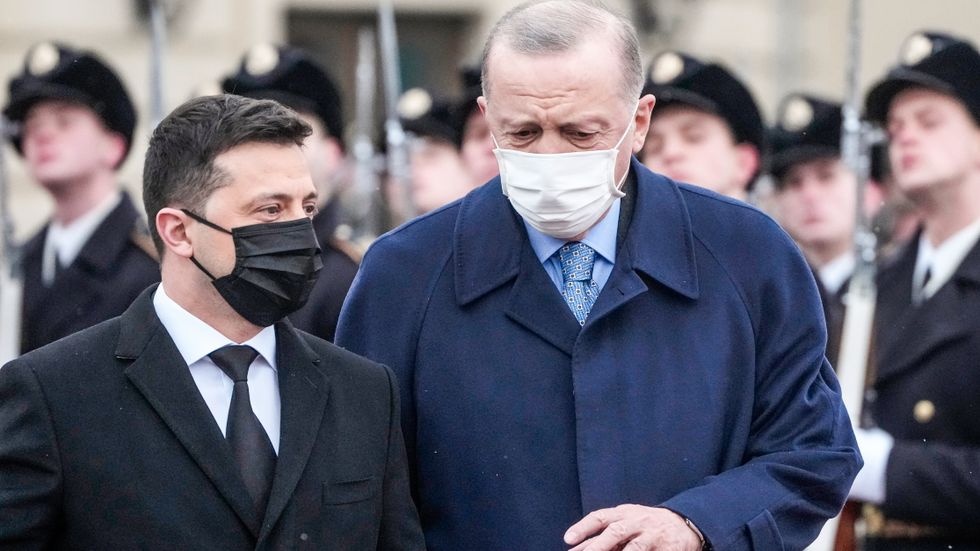Ukrainas president Volodymyr Zelenskyj tog i torsdags emot Turkiets Recep Tayyip Erdogan under ett statsbesök. De undertecknade avtal om frihandel – och om militära drönare.