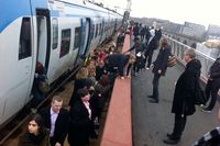 Passagerare evakuerades ur ett tåg som fastnat på Åstabron på onsdagen.
