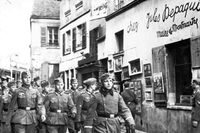 Tyska soldater i Montmartre i Paris år 1940. Paris befriades av de allierade styrkorna i augusti 1944. Arkivbild.
