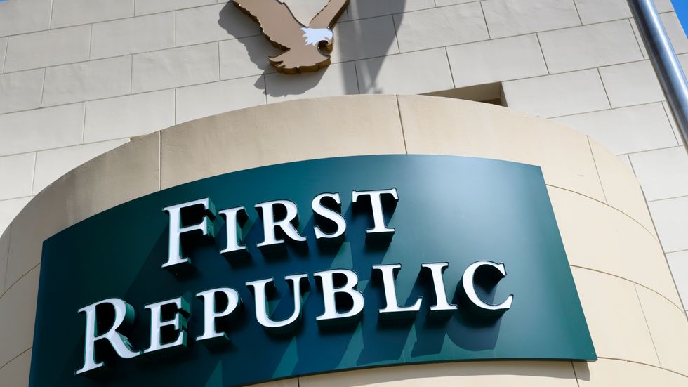 Förhandlingar pågår för att rädda First Republic Bank, som riskerar att bli den fjärde banken i USA att gå omkull på mindre än två veckor. Arkivbild.