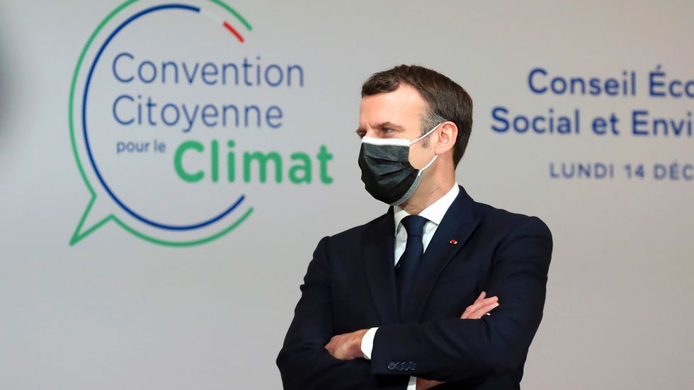 Frankrikes president Emmanuel Macron på ett medborgarmöte om klimat.