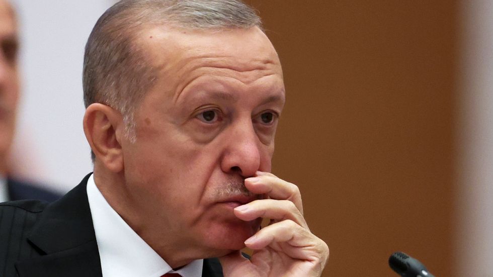 Turkiets centralbank fortsätter på president Recep Tayyip Erdogans spår och sänker styrräntan trots att inflationen skenar i landet. Arkivbild