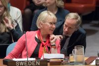 Sveriges utrikesminister Margot Wallström tillsammans med svenska FN-ambassadören Olof Skoog.