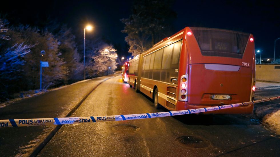 Två SL-bussar har frontalkrockat i Sollentuna, norr om Stockholm. 