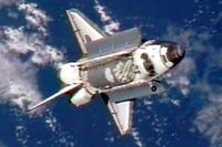 Rymdfärjan Discovery dockade på måndagskvällen med den internationella rymdstationen ISS.