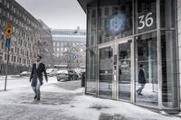 När snöovädret lamslog Stockholm gick polisen in på Epicenter, där Crowd1:s svenska verksamhet drivits i flera år.