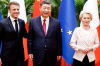Frankrikes president Emmanuel Macron och EU-kommissionens ordförande Ursula von der Leyen på besök hos Kinas president Xi Jinping i Peking tidigare i april.