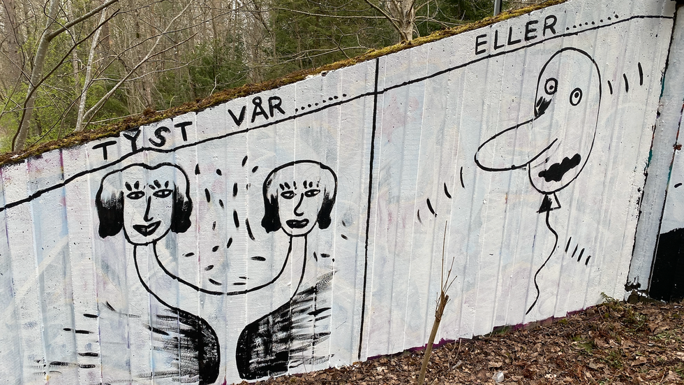 Marie-Louise Ekman: ”Tyst vår”, del av ett konstverk som nu har målats på en betongvägg i skogen nära Kaknästornet.