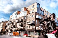 Färre svenskar är beredda att satsa på en nyproducerad bostad i dag jämfört med i fjol, visar en ny Novusundersökning.