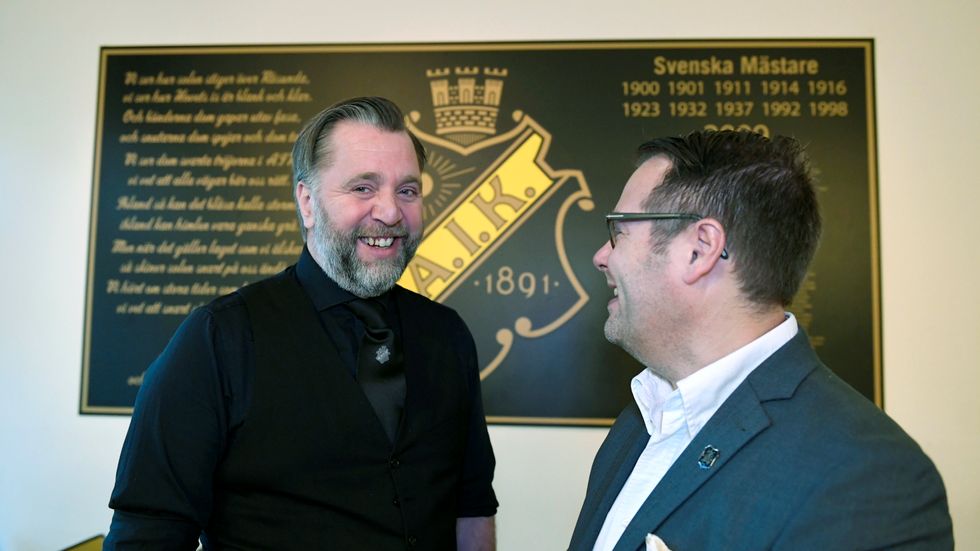AIK:s sportchef Björn Wesström och vd Mikael Ahlerup är glada för klubbens största spelarförsäljning, då Dortmund sägs ha fått betala uppemot 90 miljoner kronor för Alexander Isak.