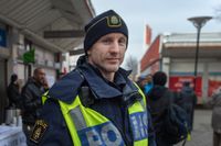 Polisen Martin Marmgren när Husby företagarförening i december höll en protestaktion i Stockholmsförortens centrum.