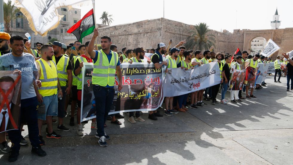 Demonstranter i Tripoli protesterade mot regeringen i fredags.