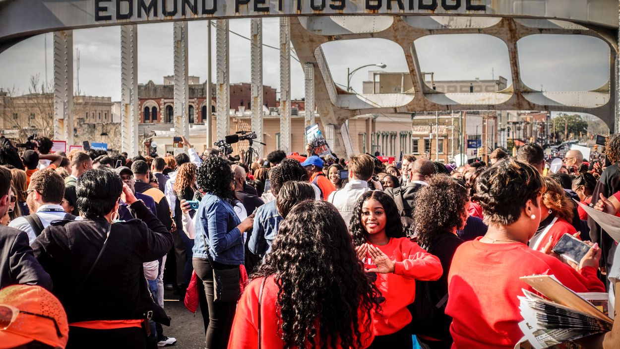 55-årsminnet av den blodiga marschen över Edmund Pettus Bridge i Selma, Alabama, högtidlighålls den 1 mars 2020.