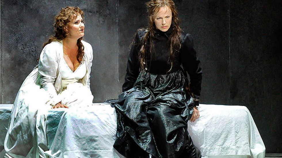 Katarina Dalayman och Anne Sofie von Otter i Ragnarök på opera- och musikfestivalen i Aix-en-Provence.