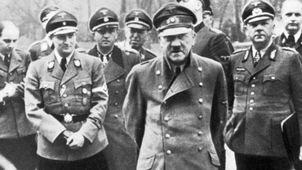 En av de sista bilderna som togs på Adolf Hitler, våren 1945.