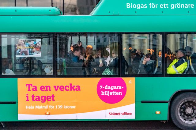 Människor i Region Skåne uppmanas att undvika resor i kollektivtrafiken. 