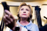 Hillary Clinton ägnade drygt 20 minuter till att svara på reportrarnas frågor ombord på kampanjplanet påväg till Illinois, en delstat som med allra största säkerhet kommer att rösta på henne den 8 november.