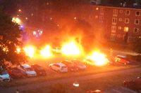 Brinnande bilar i närheten av Frölunda torg. 