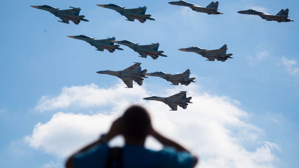 Ryska militärflygplan vid en övning utanför Moskva inför förra årets krigsövning Zapad. Arkivbild.