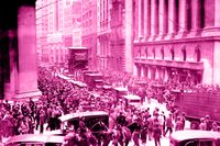 Börskraschen i New York 1929. Tusentals förtvivlade aktiesparare samlades på Wall Street och fick motas bort från börshuset av ridande polis.  Efter kraschen fylldes många ekonomer av en stark känsla: det här blev ju inte så lyckat.