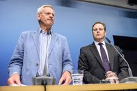 Carl Bildt och Anders Borg på pressträff i Rosenbad.