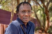 Psykiatern Dixon Chibanda är initiativtagare till The Friendship Bench Project i Zimbabwe.