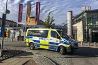 Polisen ökade sin närvaro i Hjällbo efter att en kriminell klan satt upp vägspärrar.. 