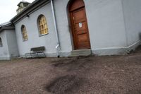Två brandbomber har kastats mot en byggnad på den gamla judiska begravningsplatsen i Malmö.