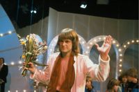 Ted Gärdestad jublar efter segern i Melodifestivalen 1979. Arkivbild.