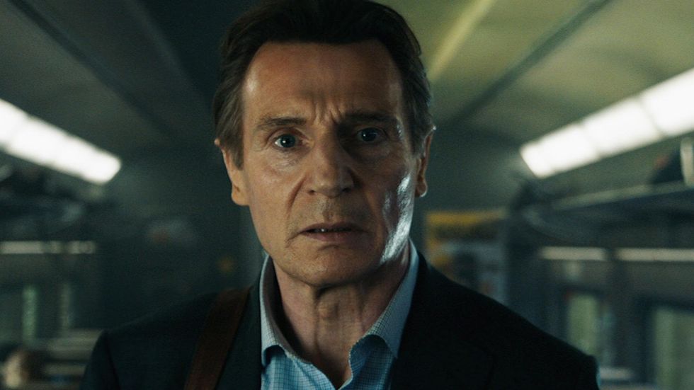 Liam Neeson orkar knappt och ytterst motvilligt lajva actionhjälte i ”The commuter”.